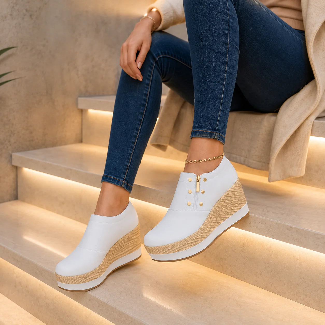 Botines femeninos con cuña y acabado tipo yute